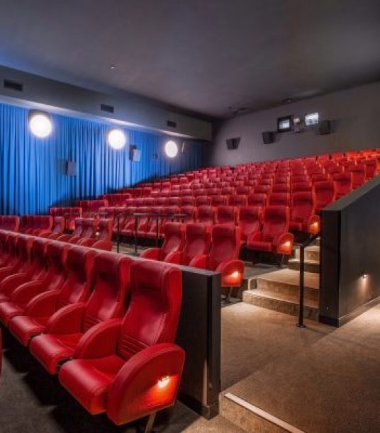 Majestic-Cinema-Main-Cinema-600x400